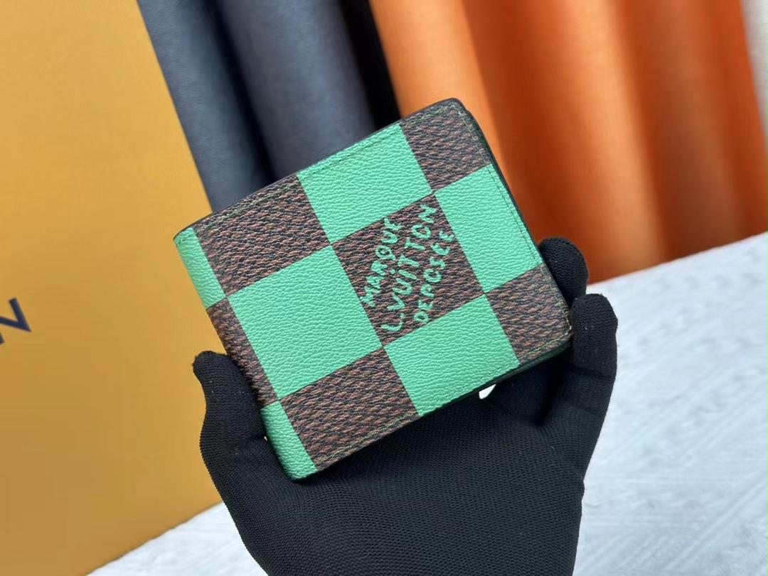 ルイヴィトンLOUIS VUITTON メンズ 二つ折り ショート財布