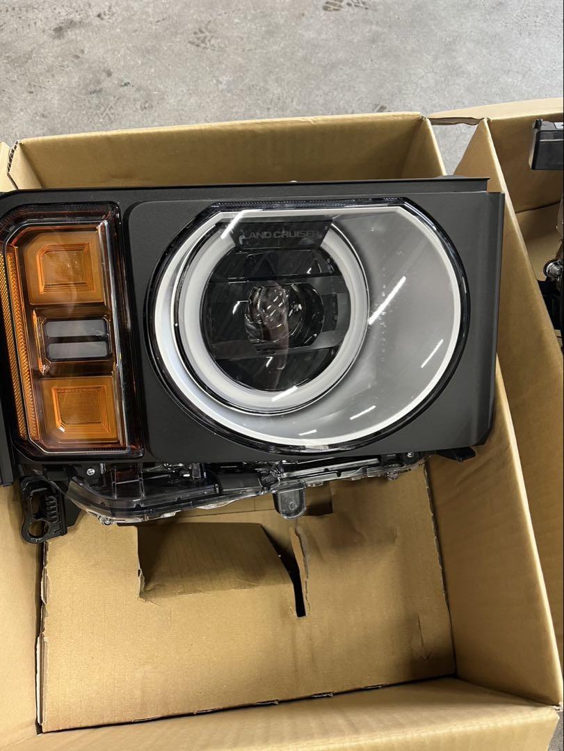 ランクル250 ヘッドライト　丸目　トヨタ
