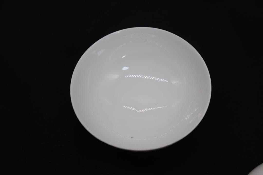 ※時代　白磁　菊紋蓋茶碗ペア　送料込み250917 時代 白磁 菊紋蓋茶碗ペア 送料込み250917 蓋碗 プリント柄盛絵風