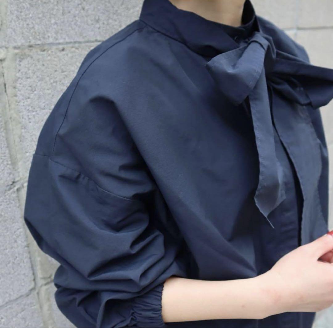 WEB限定カラー ボウタイ マチャット 美品 ブラウス コットン混 ネイビー フリー トップス