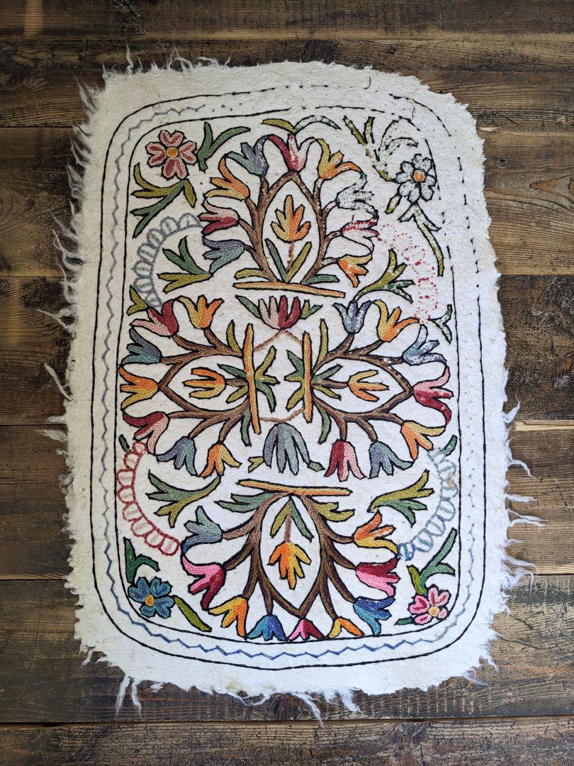 花模様の手刺繍ラグ インドラグ モロッコラグ 玄関ラグ