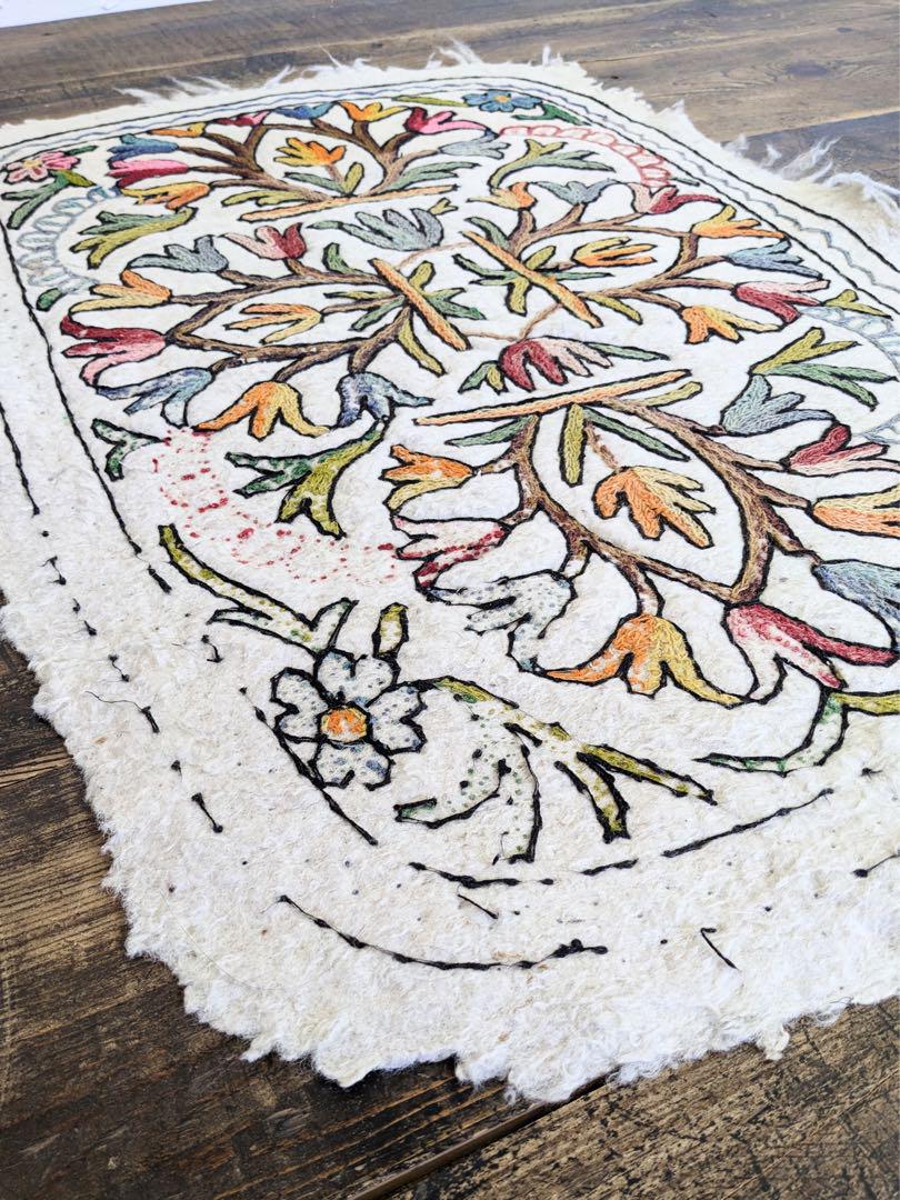 花模様の手刺繍ラグ インドラグ モロッコラグ 玄関ラグ