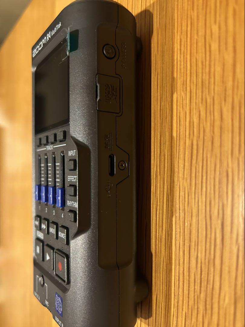 ZOOM R4　専用ケース付
