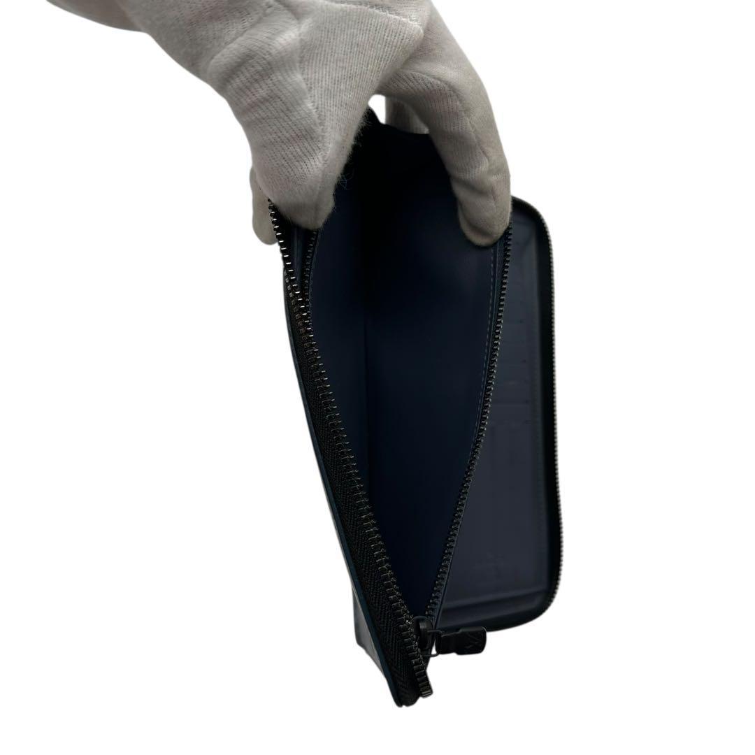 未使用に近い　ルイヴィトン　モノグラム　シャドウ　ジッピーヴェルティカル