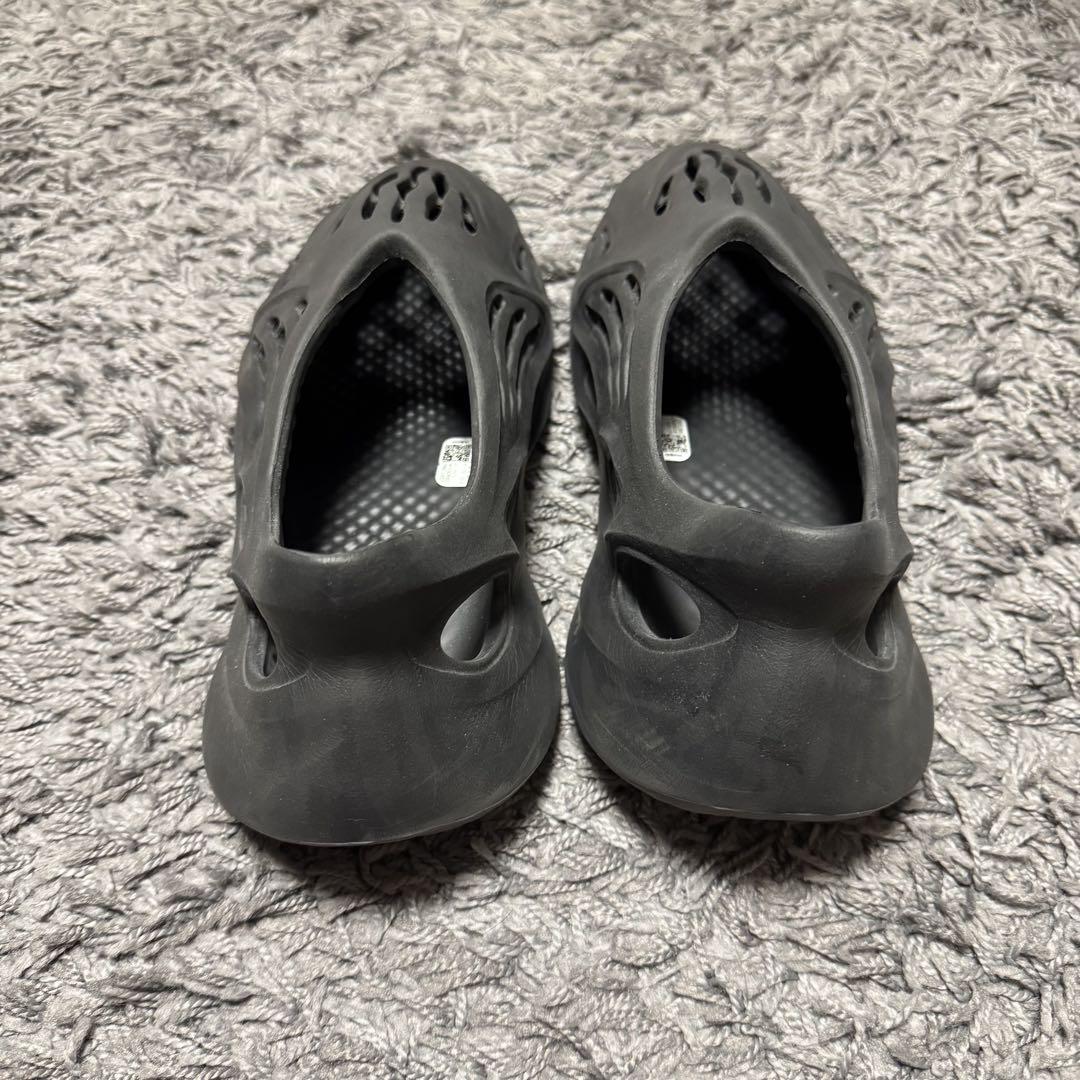 adidas yeezy foam runner carbon イージーフォーム