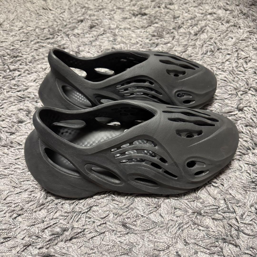 adidas yeezy foam runner carbon イージーフォーム