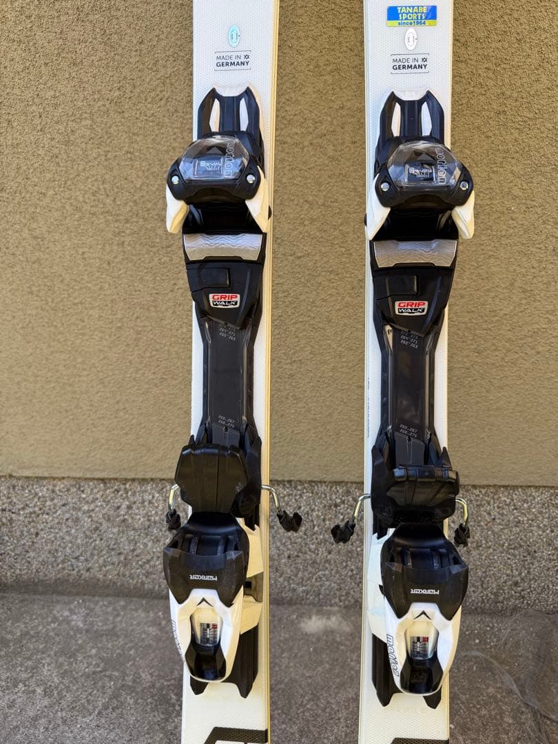 スキー ブーツと板のセット スキー ブーツと板のセット