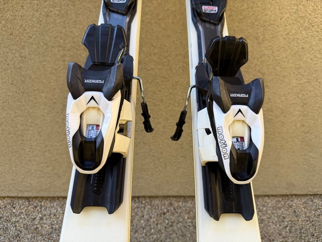 スキー ブーツと板のセット スキー ブーツと板のセット