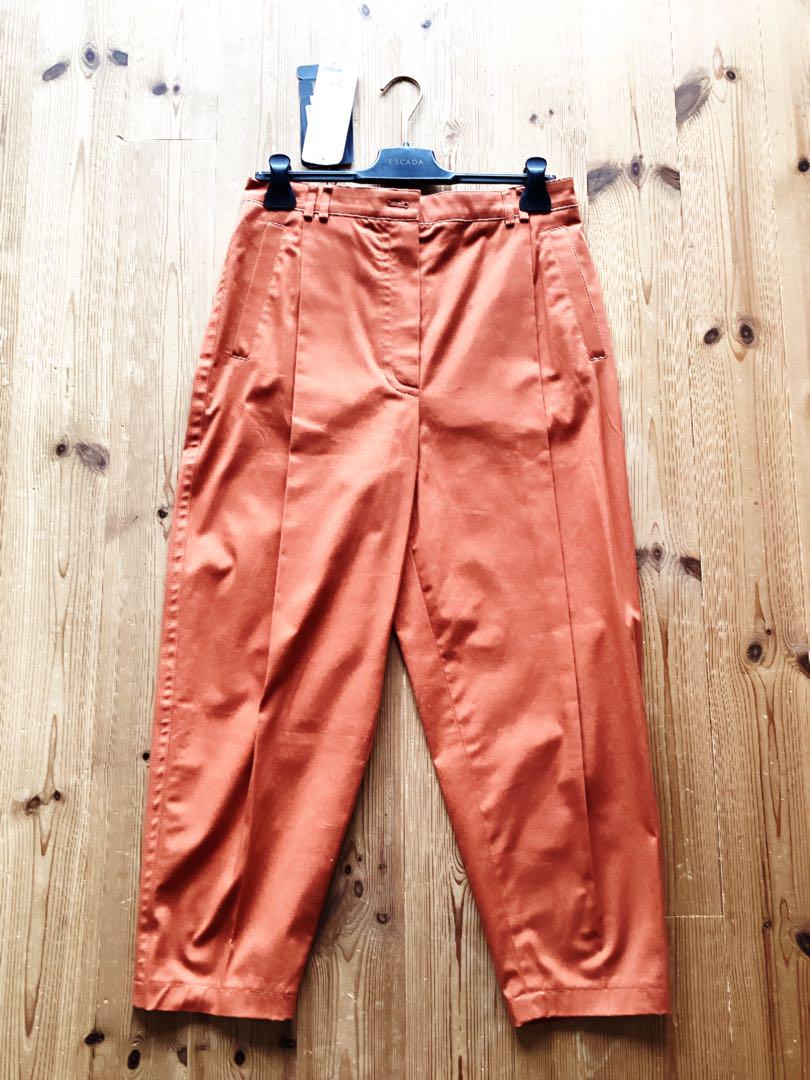 訳あり未使用品【ESCADA】タック入り　パンツ　36サイズ　定価85800円 訳あり未使用品【ESCADA】タック入り パンツ 36サイズ 定価85800
