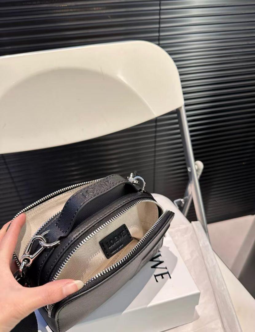 ロエベ LOEWE カメラ　クロスボディバッグ ショルダーバッグ