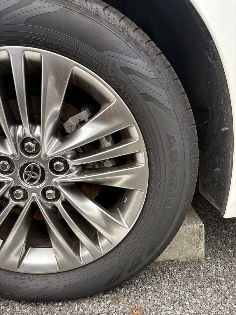 ヨコハマ ADVAN 225/60R18 タイヤ4本　アルファード40系