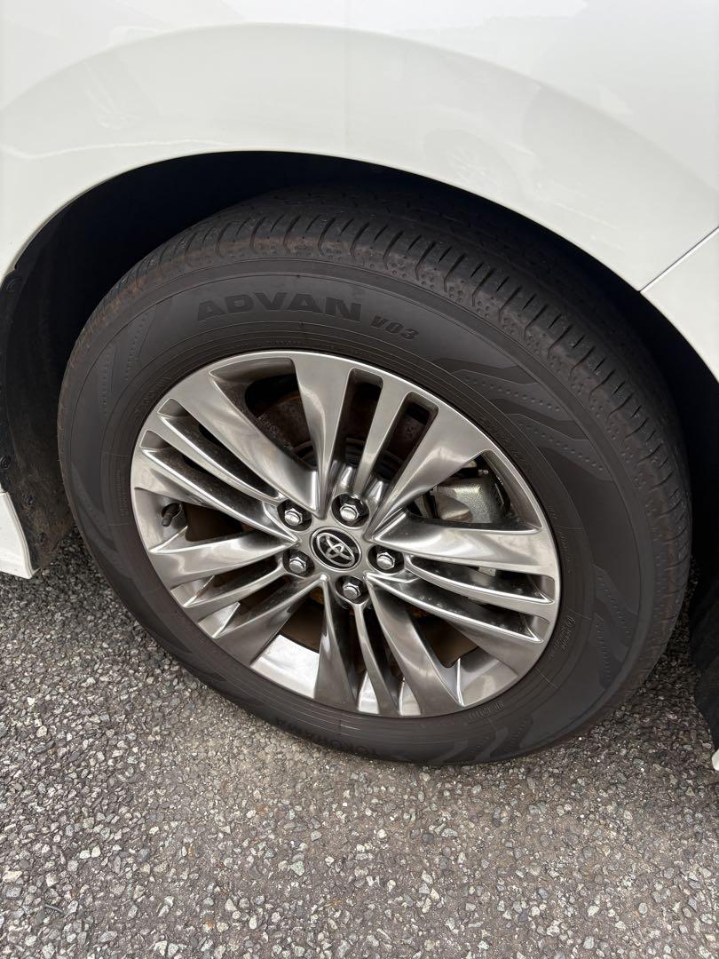 ヨコハマ ADVAN 225/60R18 タイヤ4本　アルファード40系