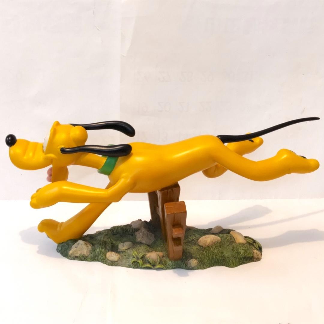 【ディズニー】プルート　塀を飛び越えるフィギュア