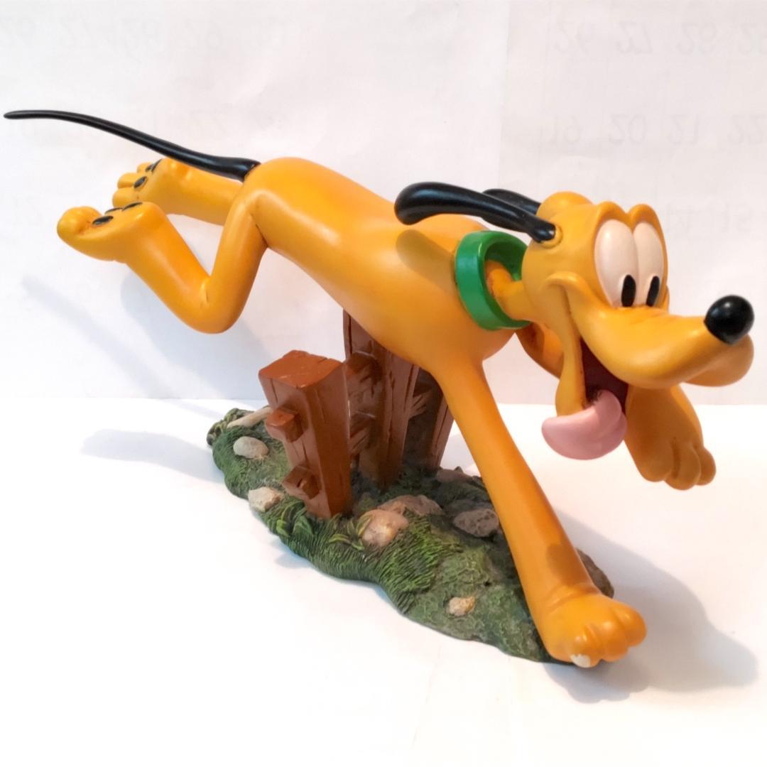 【ディズニー】プルート　塀を飛び越えるフィギュア