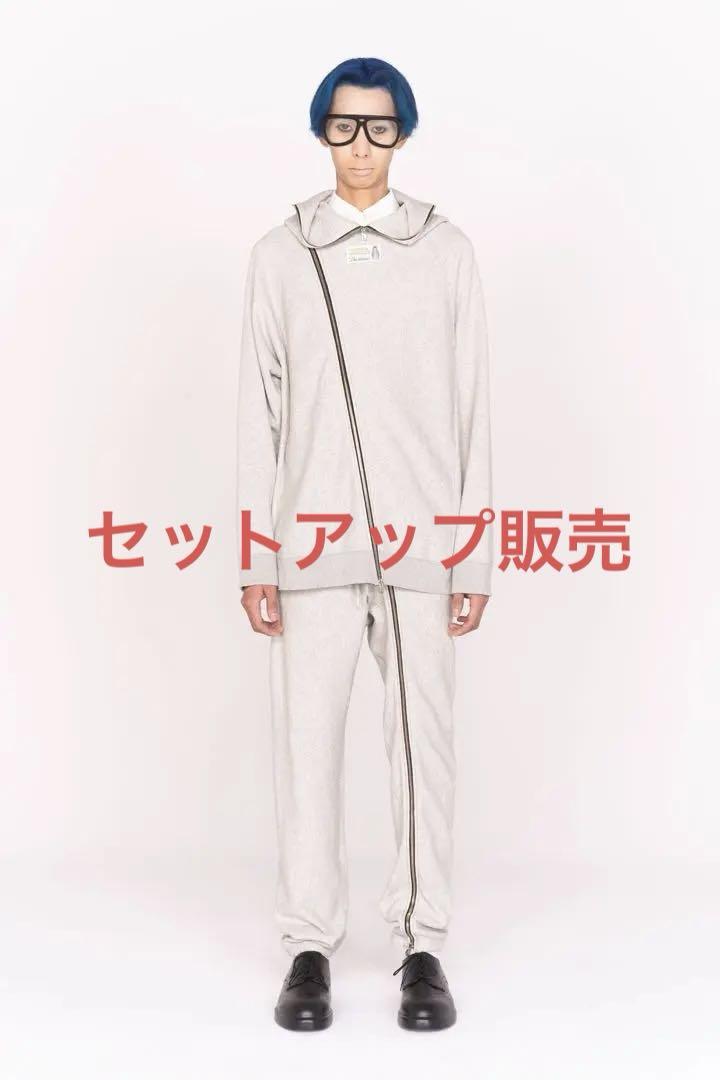 Soloistジップリバースシリーズのスウェットセットアップ