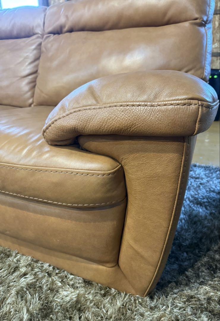 ナツッジ　イタリア　NATUZZI　ITALIA キャメルブラウン2人掛けソファ