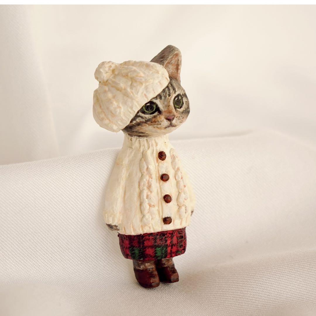 ねこのこどもたち キジトラちゃん ＊ ハンドメイド 猫ブローチ ＊ 石塑粘土