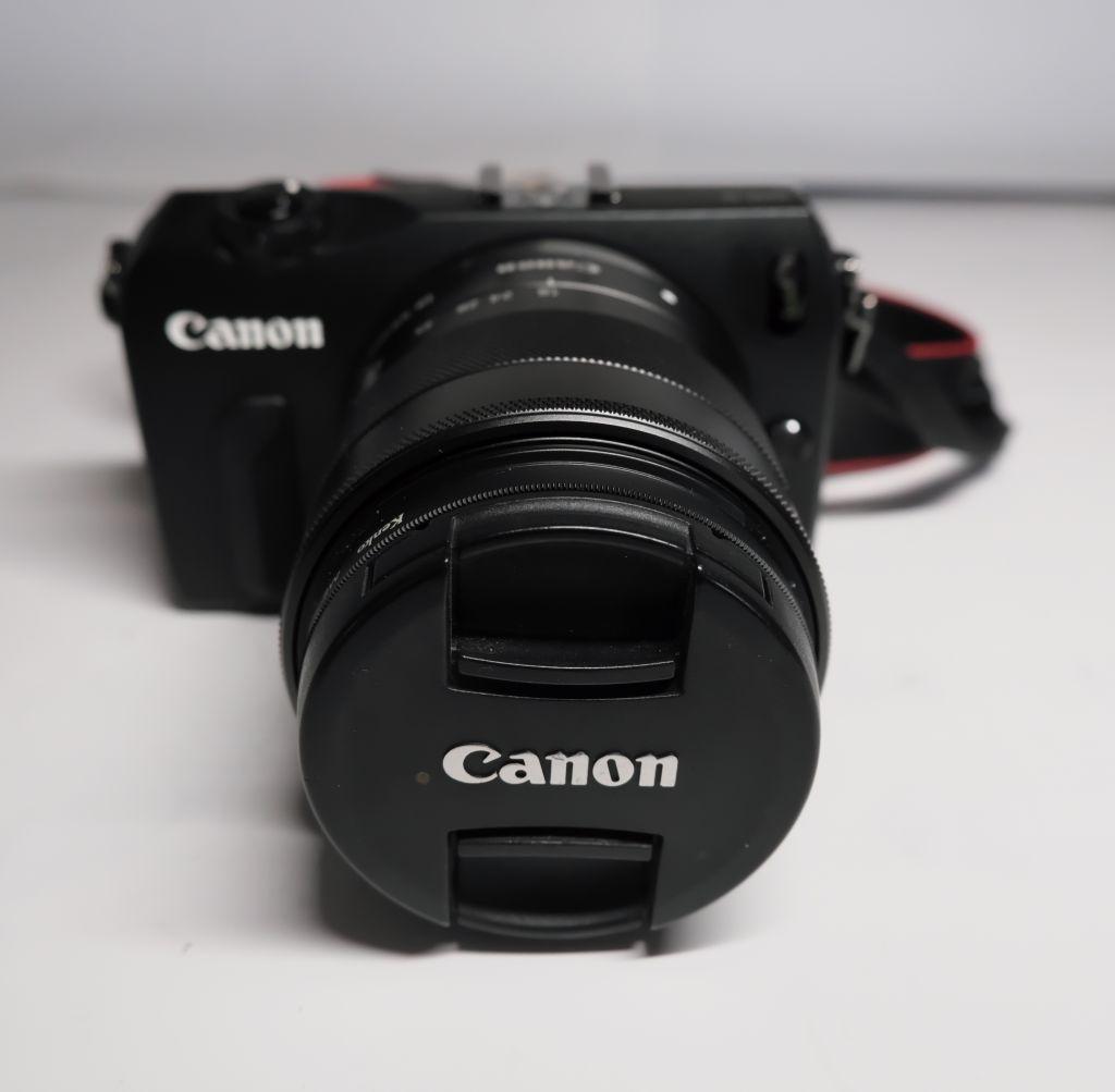 Amazon | Canon ミラーレス一眼カメラ EOS M ダブルレンズキット