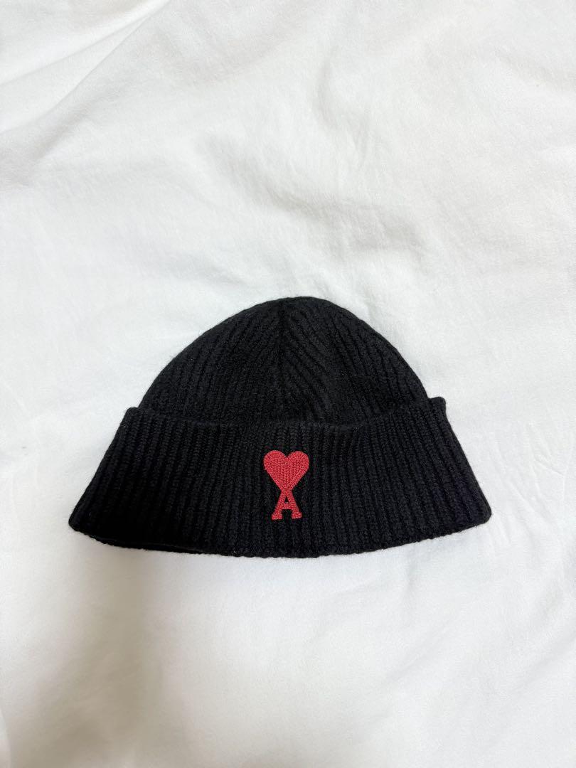 AMIPARIS アミパリス ロゴニット帽 ビーニー帽 ワンポイント 美品 AMI PARIS(アミ パリス) ニット帽 ビーニー ホワイト