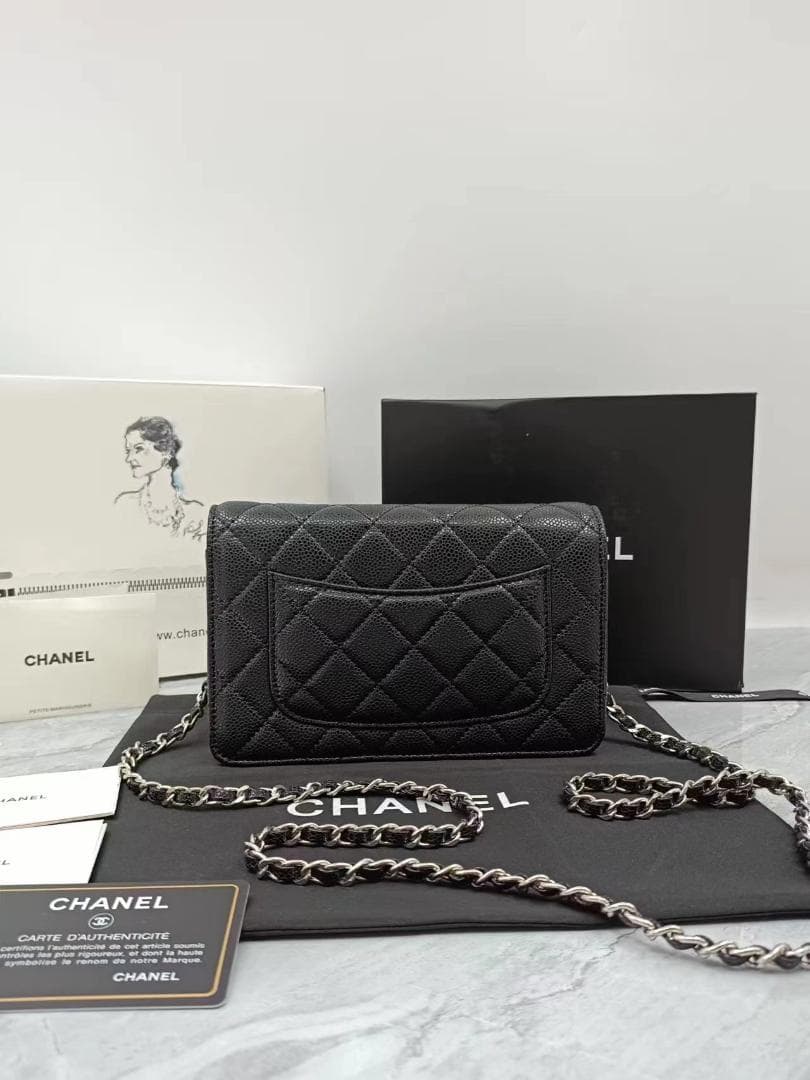 CHANEL ブラック ショルダーバッグ キャビアスキン