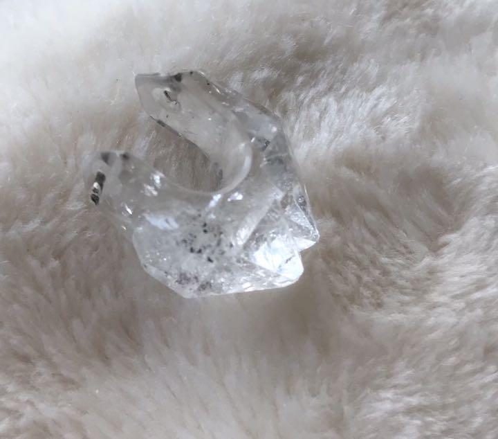 モナカ monaka jewellery ロックピアス ダイアモンドクォーツ 世界各地の天然石を使用。唯一無二の輝きを放つ「MONAKA