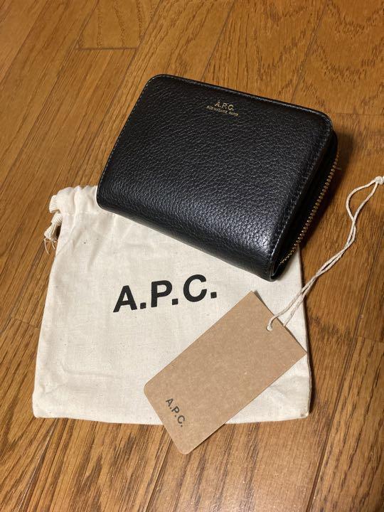 APC アーペーセー 二つ折り財布黒 シュリンクレザー