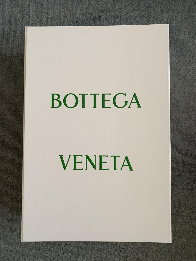BOTTEGA VENETA パデッドテックカセット　ショルダーバッグ