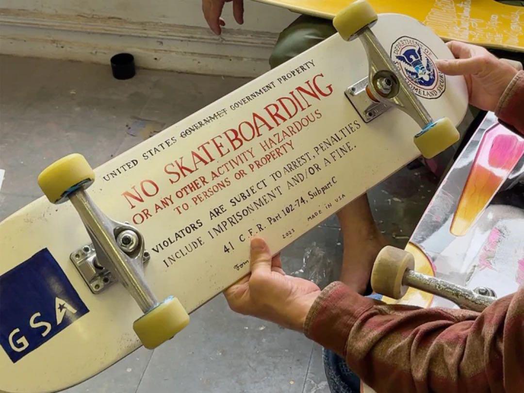 トムサックス No Skateboarding Skateboard Deck