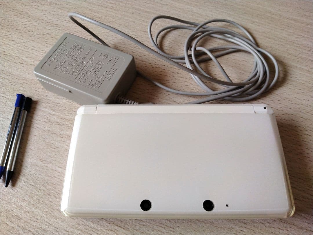 ニンテンドー3DS LL グレー ，充電アダプター，2GB SDカード付き ニンテンドー3DS LL グレー 本体 New 3DS LL 本体 グレー 動作良好