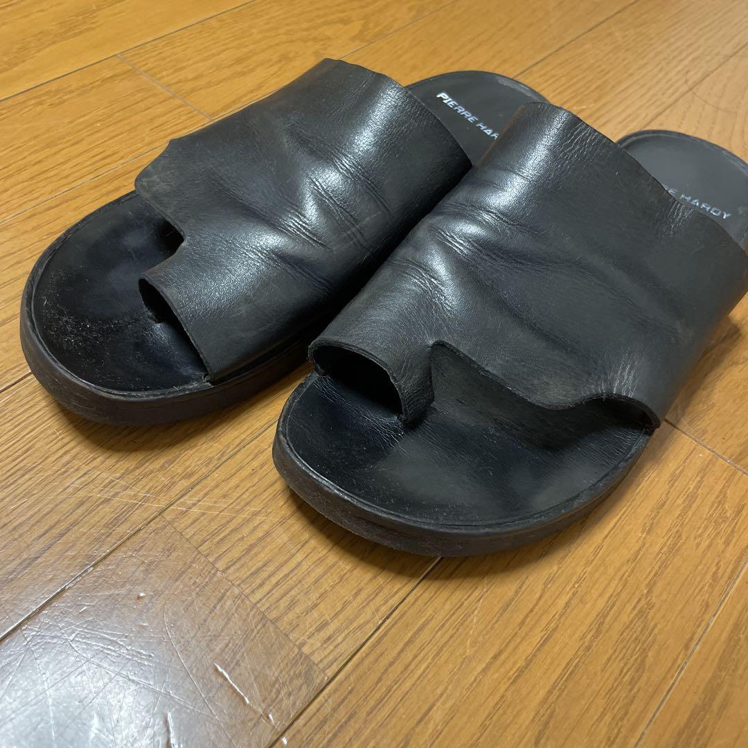 PIERRE HARDY ブラックレザーサンダル　ピエールアルディ