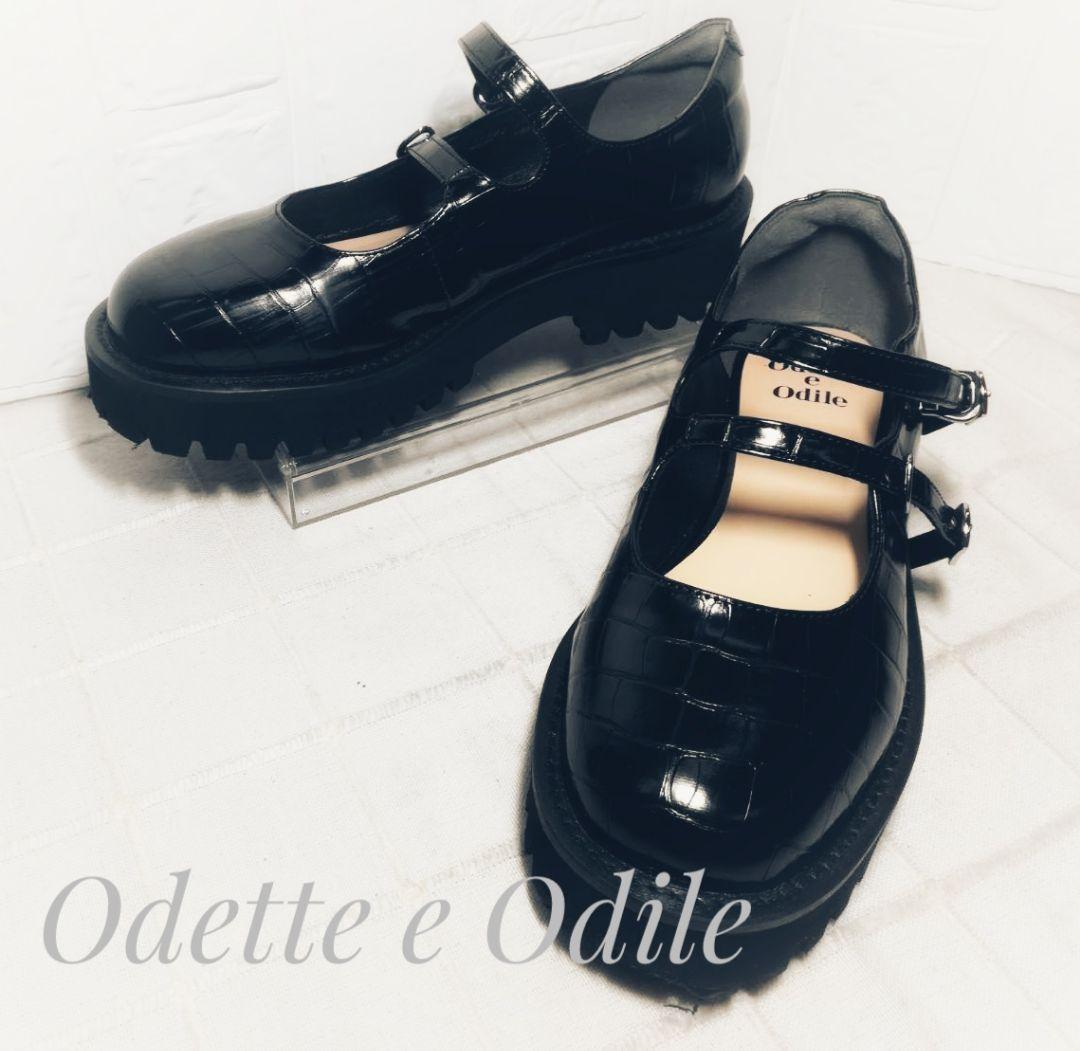 Odette e Odile 厚底エナメルフラットシューズ ストラップ クロコ型 激安人気新品 e Odette Odile エナメルフラットシューズ ストラップ付き ハイヒール/パンプス