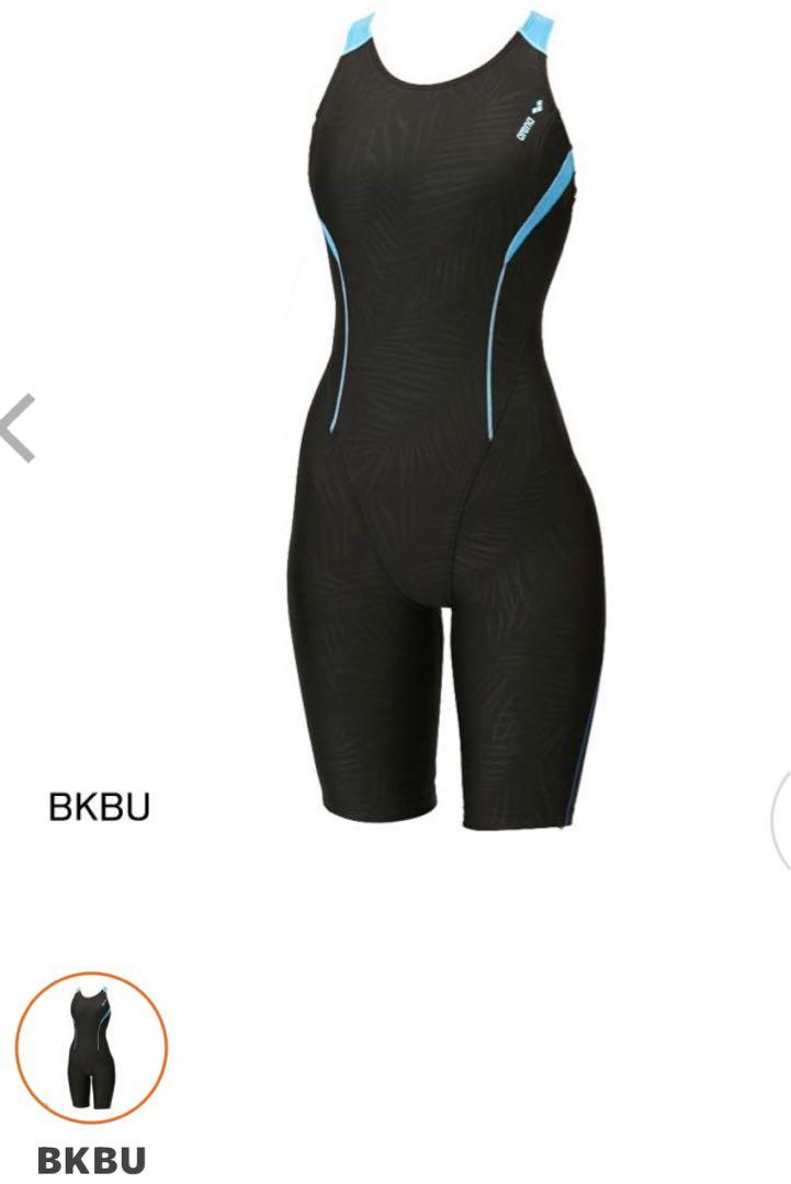 新品未使用　アリーナ水着　Mサイズ