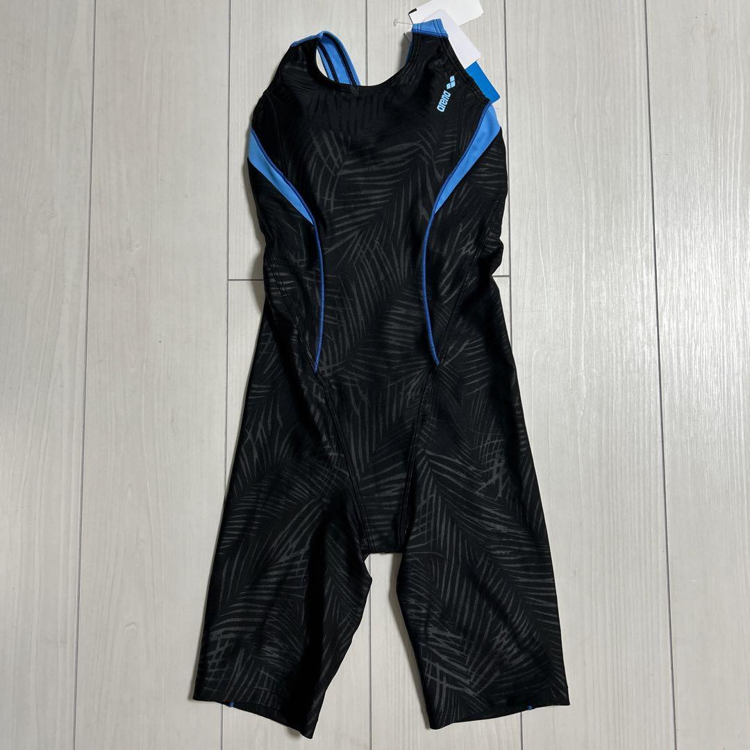 新品未使用　アリーナ水着　Mサイズ