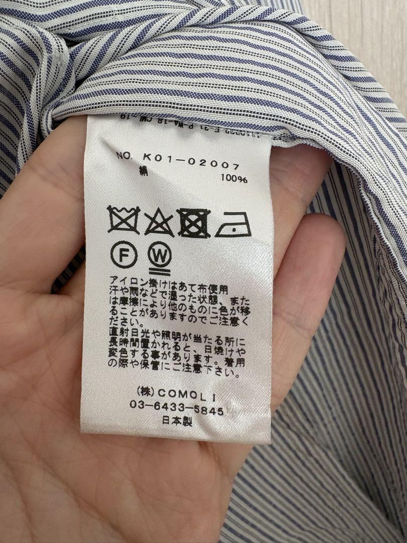 【COMOLI / コモリ】ストライプバンドカラーシャツ