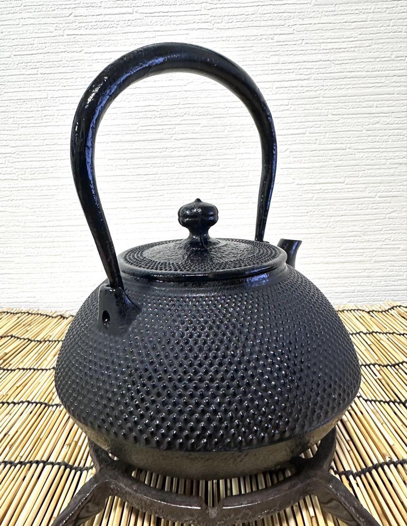 新品、未使用品　南部三厳堂造　１０型アラレ　南部鉄瓶　あさこ様　売約済み