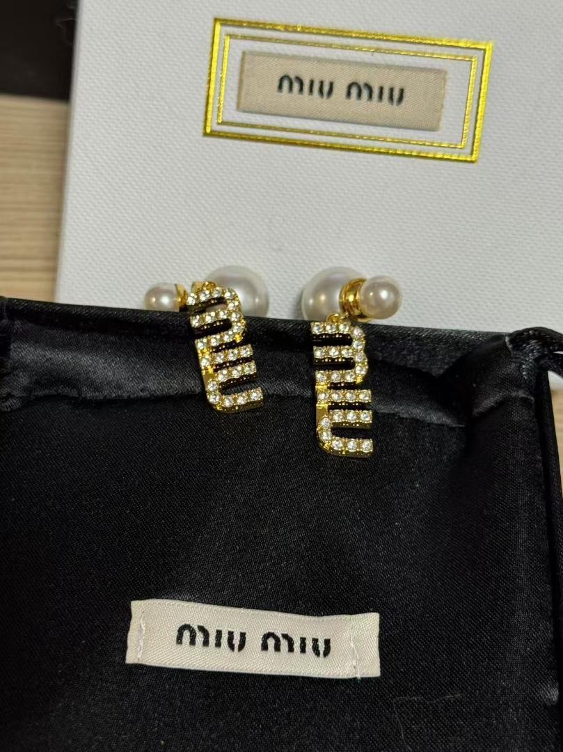 新品 miu miu ゴールド パール ピアス