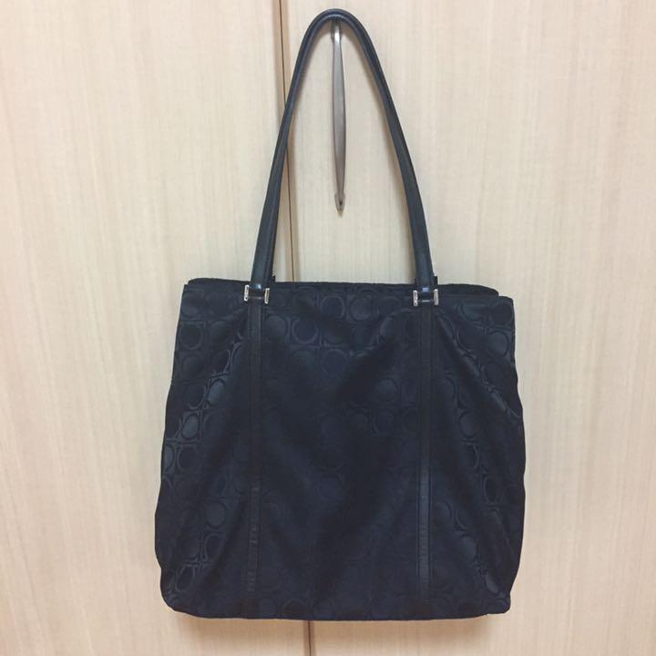 フェラガモ トートバッグ 黒