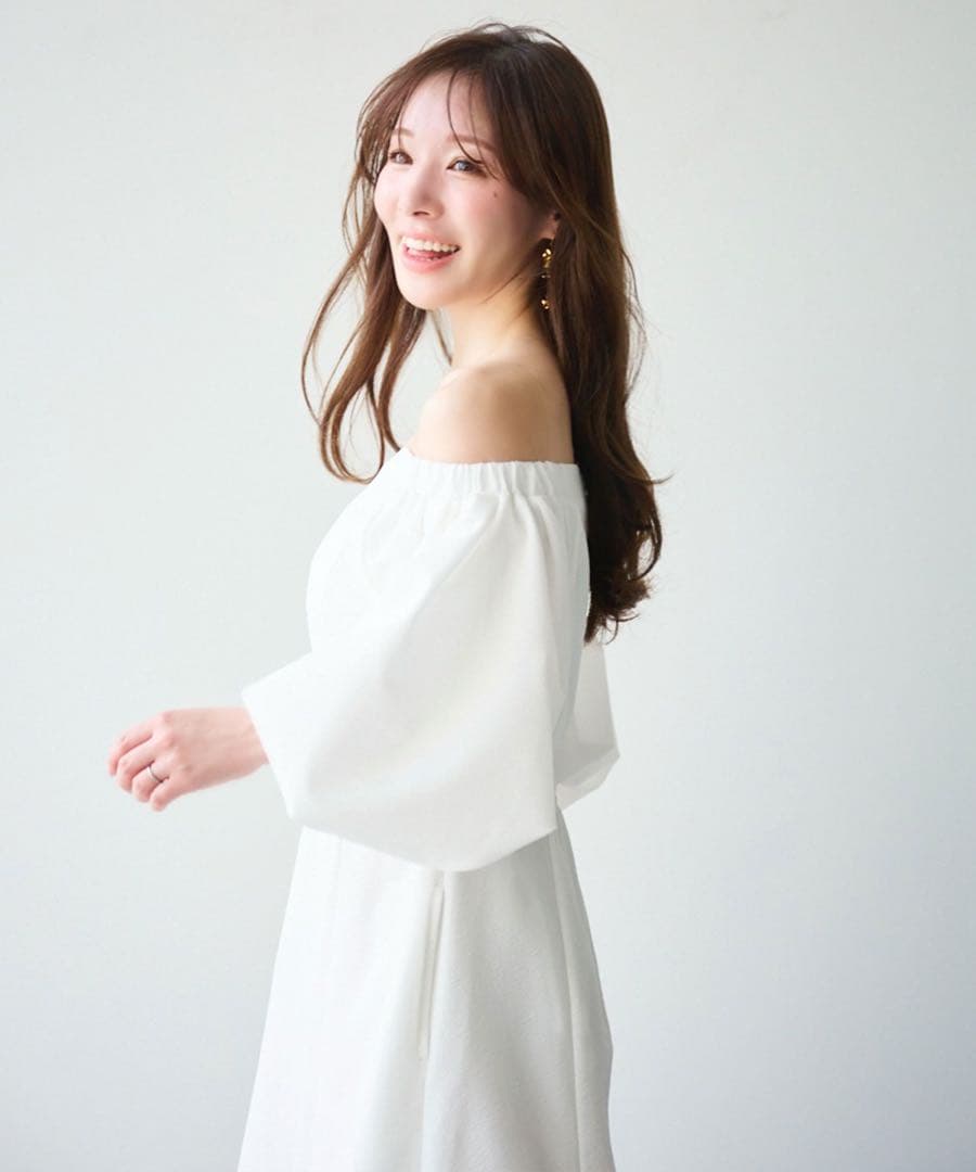 【美品】Aimeine シェルカーブオフショルワンピース