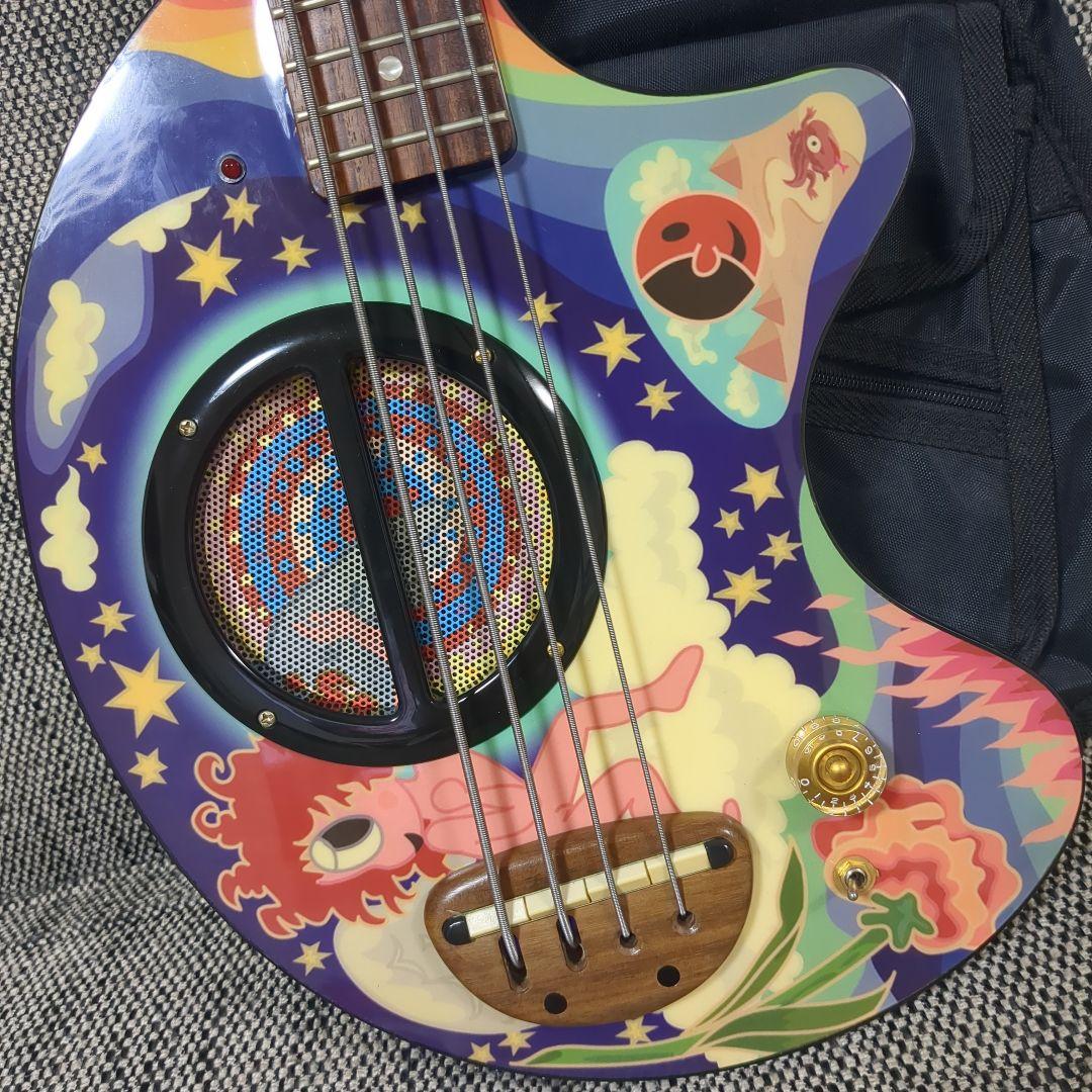 ベースやや傷や汚れあり