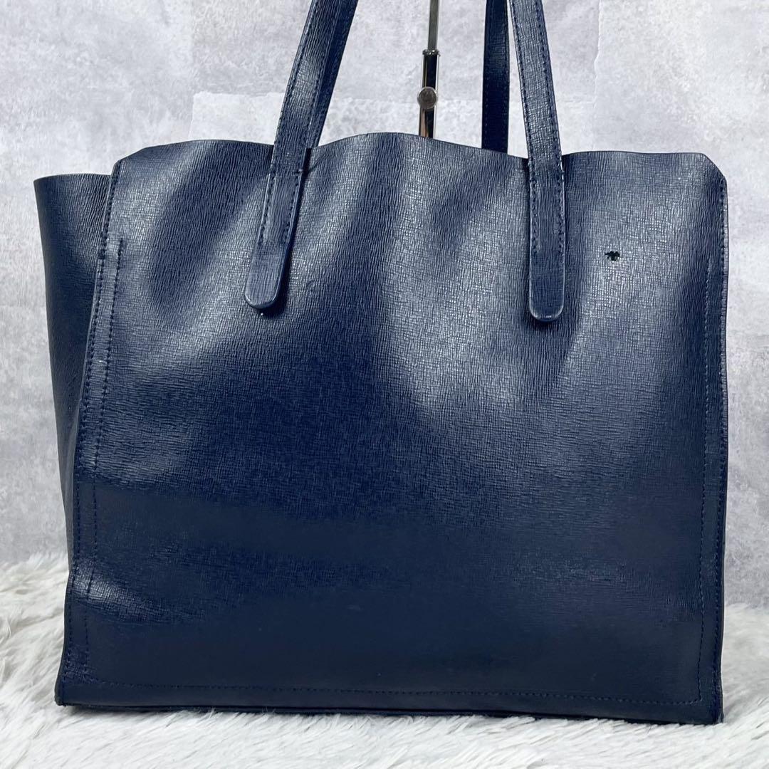 美品 フルラ レザー トートバッグ サリー チャーム ロゴ 肩掛け