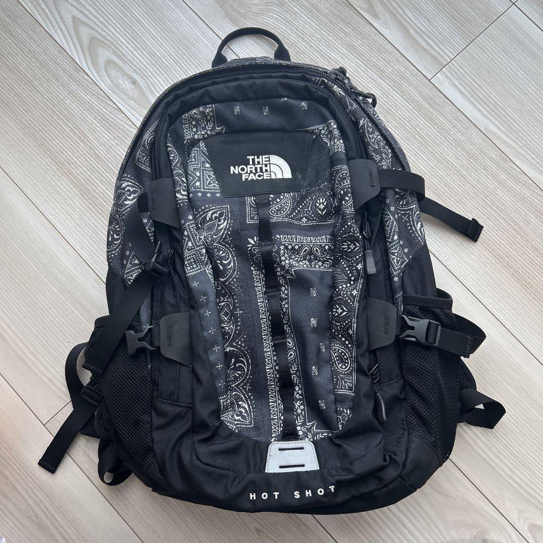 THE NORTH FACE HOT SHOT ペイズリーバンダナ柄 BLACK