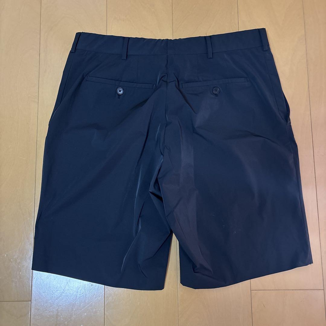 PRADA 黒 ナイロン　ショートパンツ