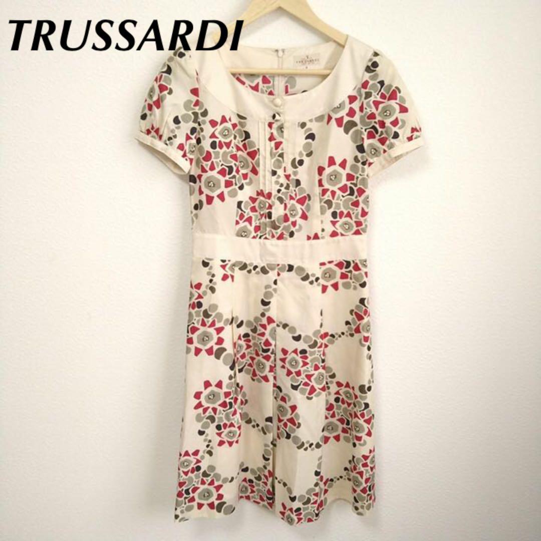 メルカリ Trussardi トラサルディ ワンピース 半袖 花柄 ミディ丈 ひざ丈ワンピース 3 699 中古や未使用のフリマ メルカリ Trussardi トラサルディ ワンピース 半袖 花柄 ミディ丈 ひざ丈ワンピース 3 699 中古や未使用のフリマ