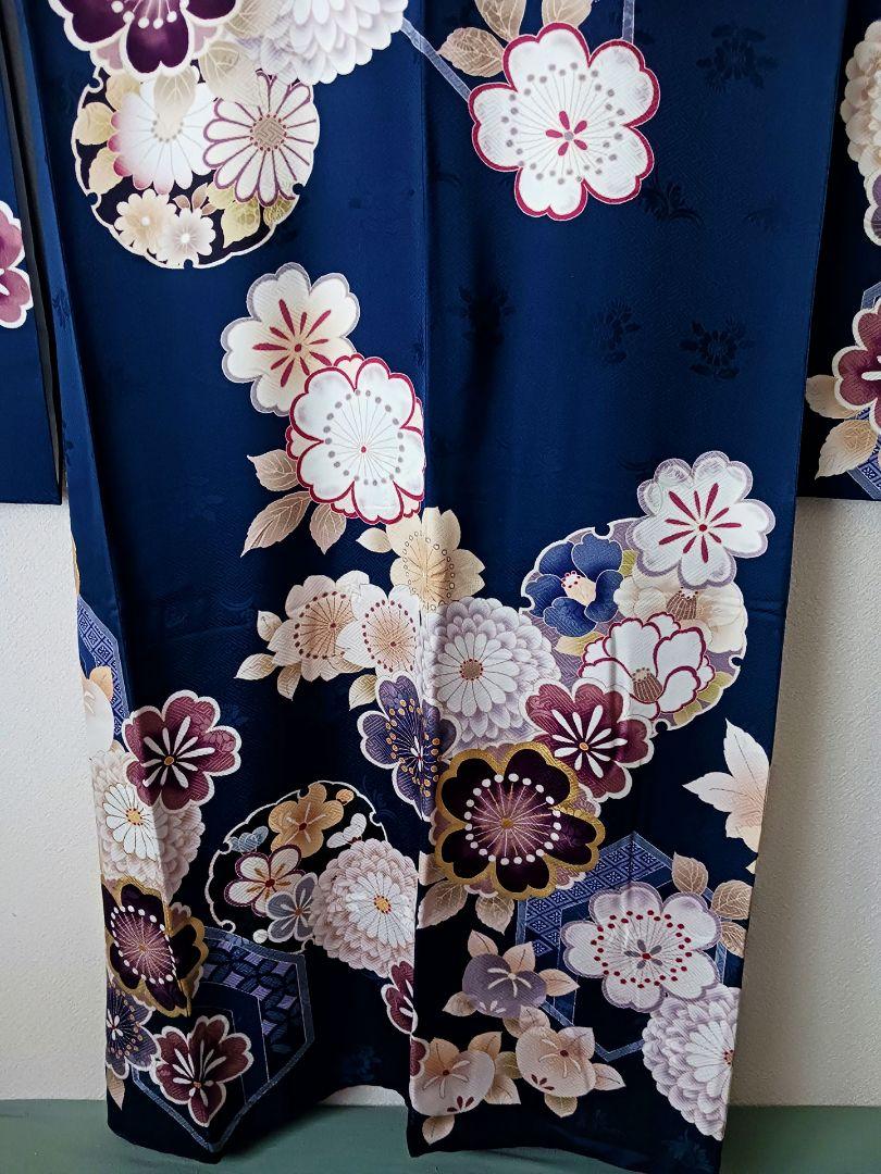 No.18☆匿名配送☆成人式☆卒業式☆花柄☆大輪☆振袖☆ネイビー☆青☆藤色☆金