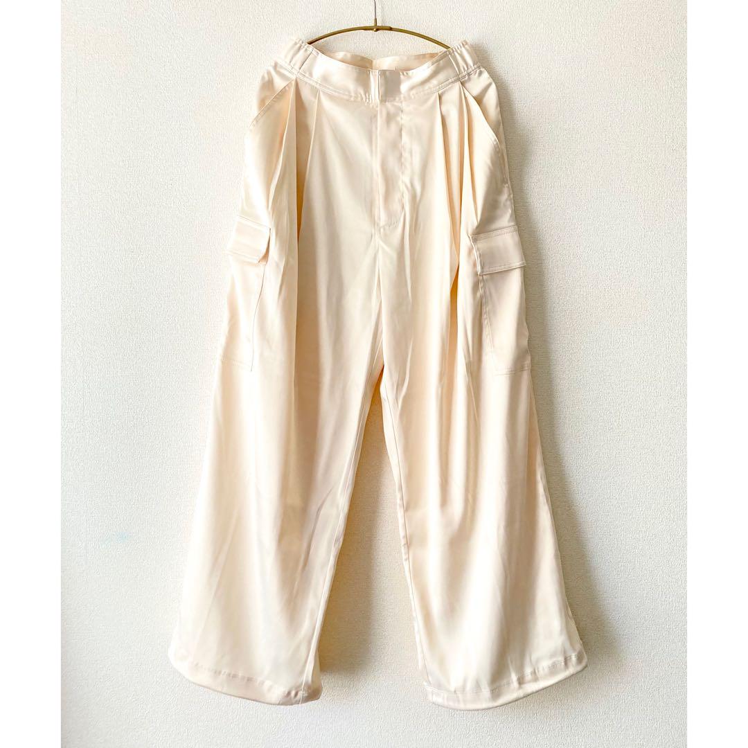 【新品タグ付き】stylemixer ミラーサテンカーゴパンツ アイボリー S