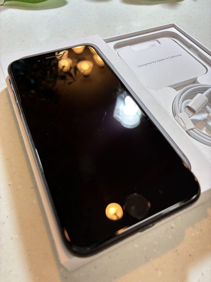 Apple iPhone SE (第2世代) ブラック 本体　64gb 【美品】