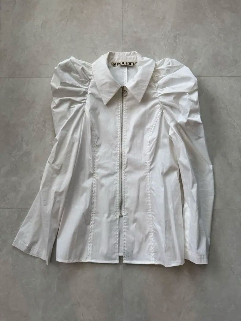 MINJUKIM ホワイト 長袖シャツ ギャザー入り