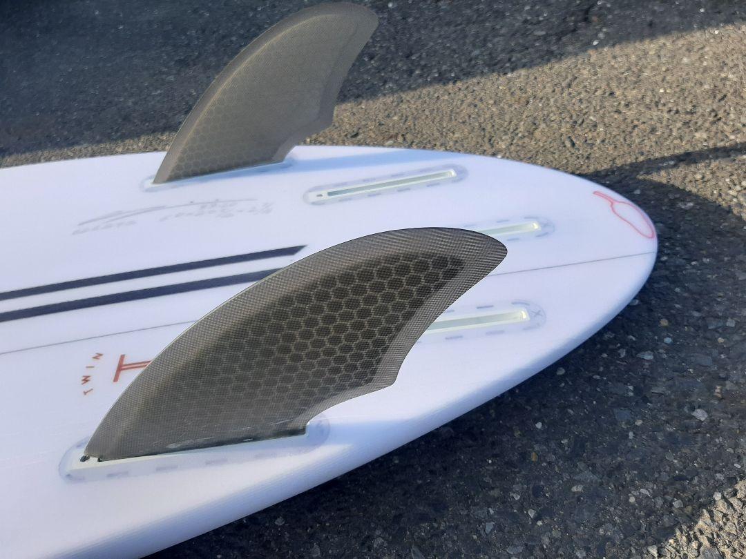 新品　futures TWIN KEEL FIN SW
