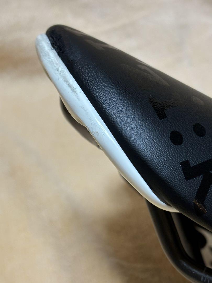 【週末値下げ】フィジーク fizik アリアンテ R3 サドル