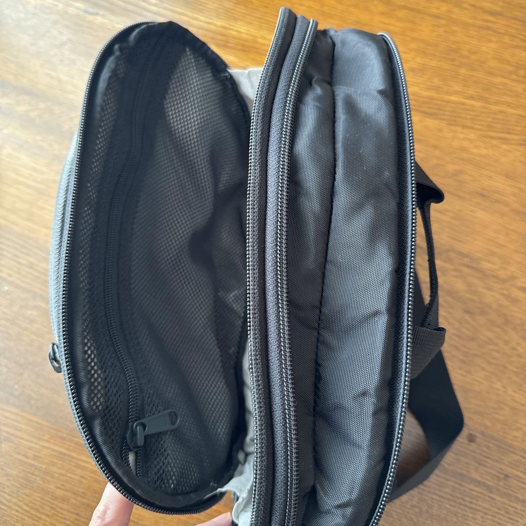 VICTORINOX クロス＆シールド エンブレム ボディ バッグ